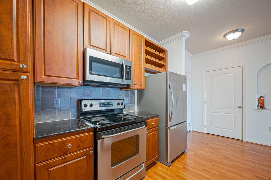 Open kitchen ready for you to cook your favorite meals.