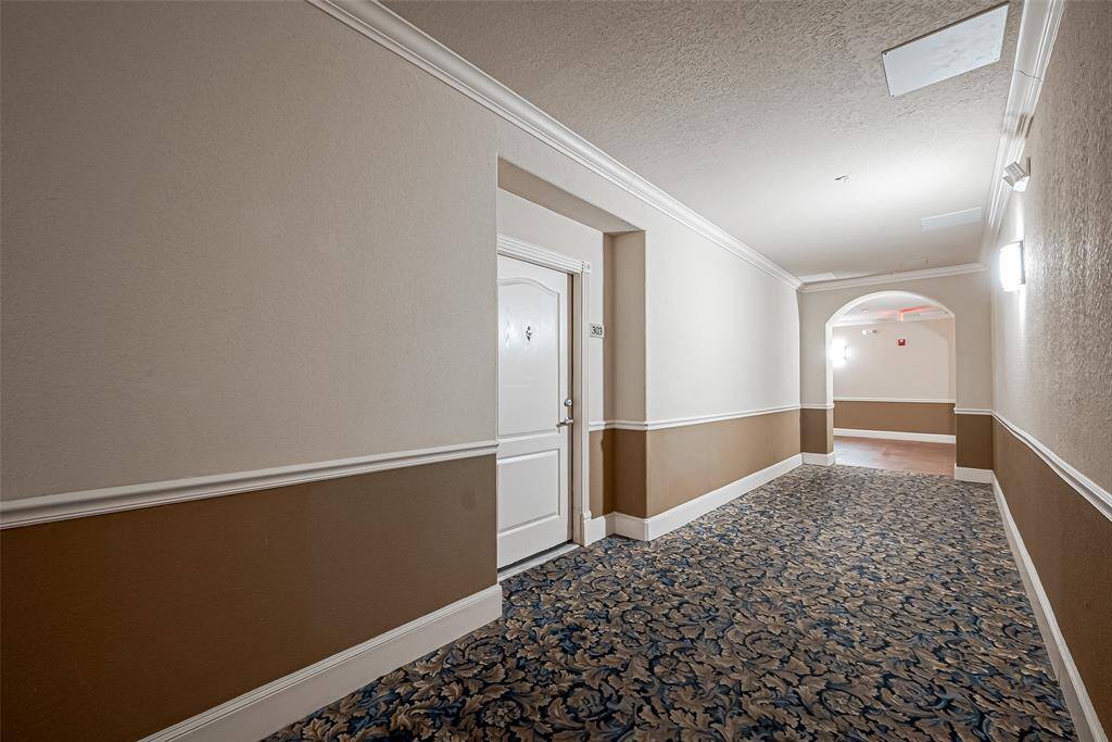 Welcoming entryway to the apartment.