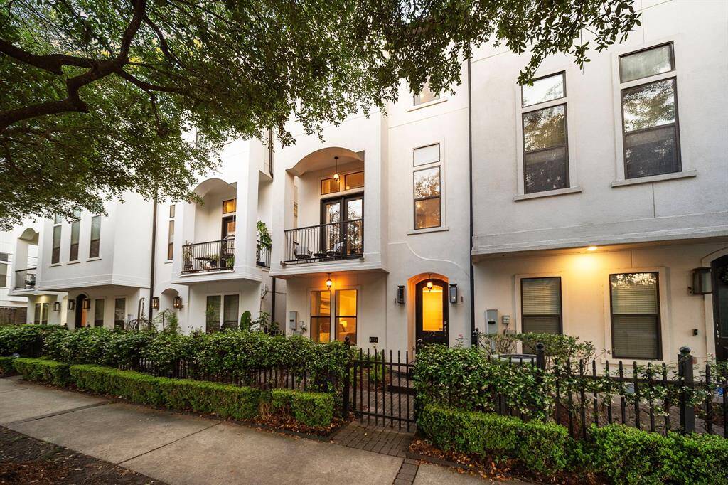 Positioned along Ashland Street with easy access to local shops and trails, this townhome features a gated front patio, manicured hedges, and mature tree coverage.