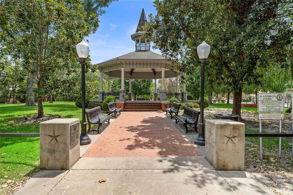 Another easily accessible park at the Heights is Marmion Park. Bask under the sunshine and enjoy the lush greenery plus the view of the park's award-winning Kaiser Pavillion.