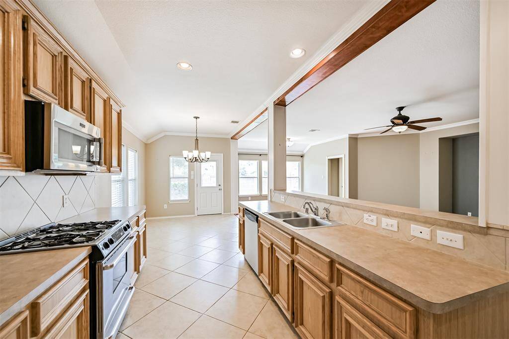 Double sink, disposal and ample work space