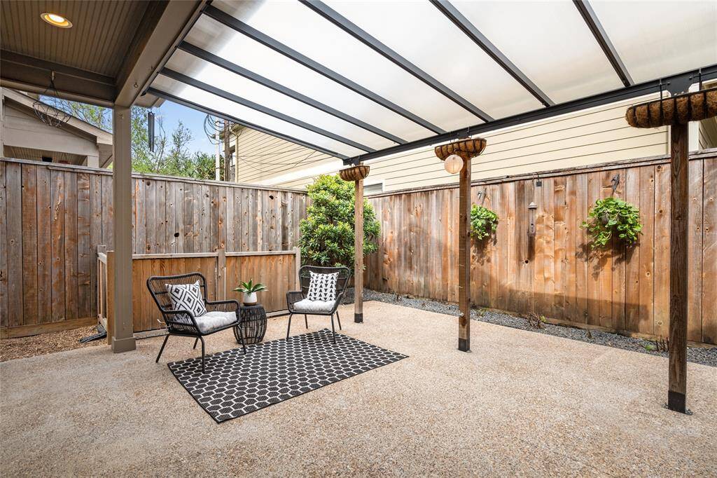 [Backyard] Alternate view of this serene space