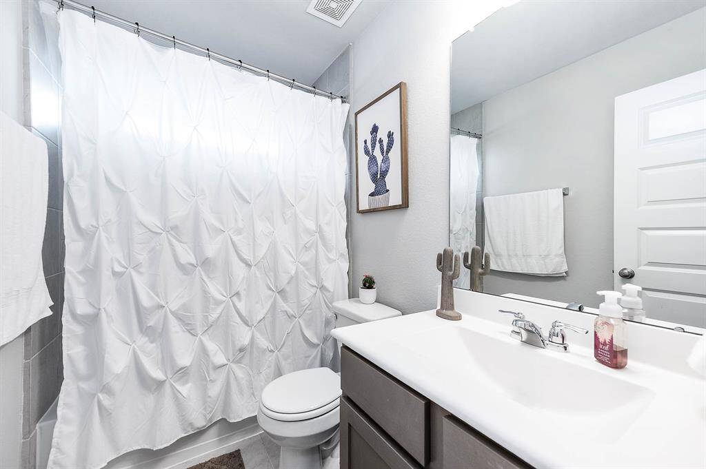 2nd Full Bath Upstairs