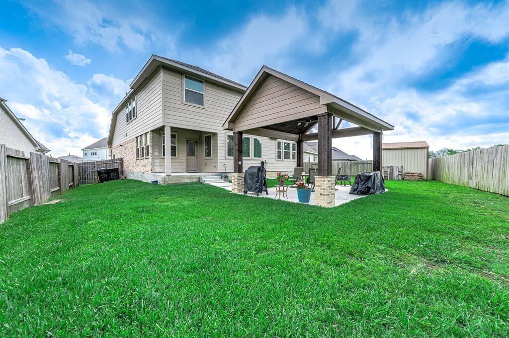 Beautiful Backyard with no back neighbors