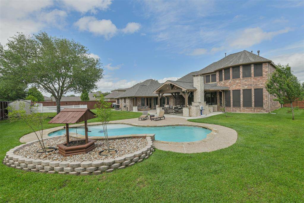 1/2 acre w pool, outdoor kitchen, overed patio, & Large garden.