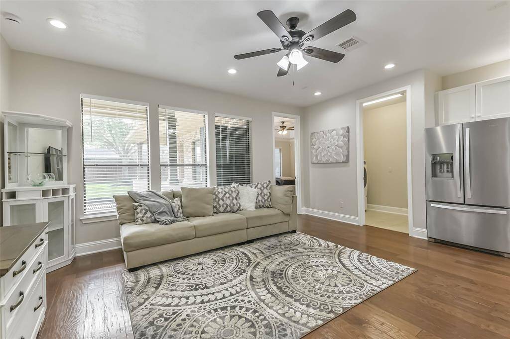 Guest wing suite w full kitchen, laundry, bedroom & large bathoorm.