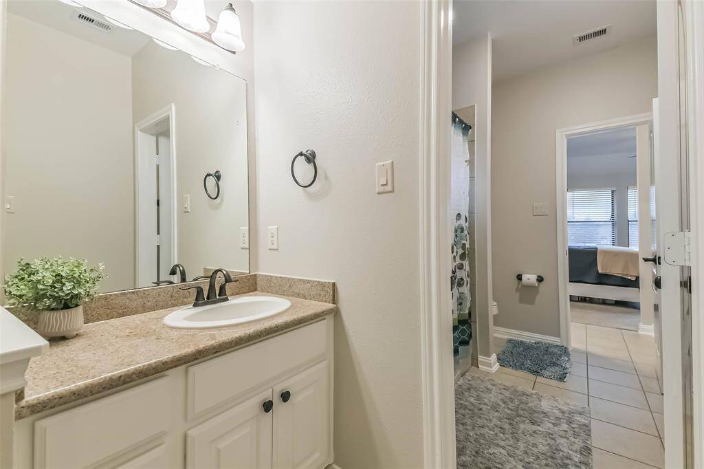 Private sink areas to each bedroom 5-6.