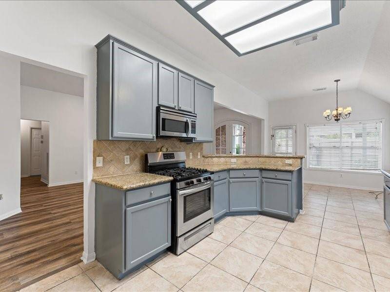 5 Burner Gas Stove with Built In Microwave