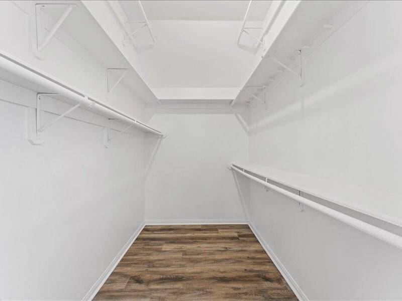 Huge Primary Bedroom Walk In Closet