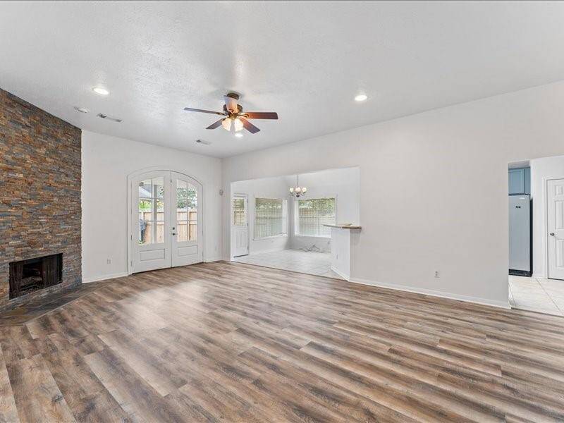 Spacious Living Room with High Ceilings