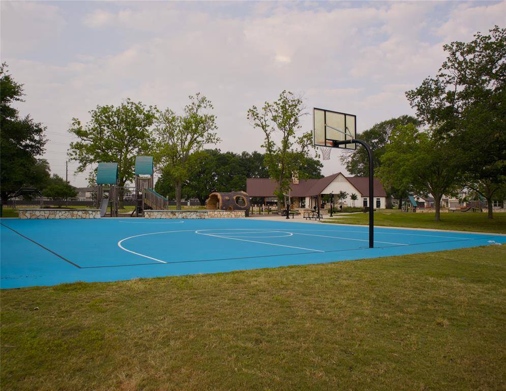 Drive the neighborhood to discover the great amenities!