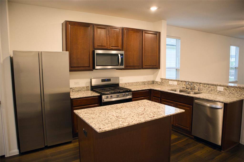 Granite counters, stainless appliances and granite counters