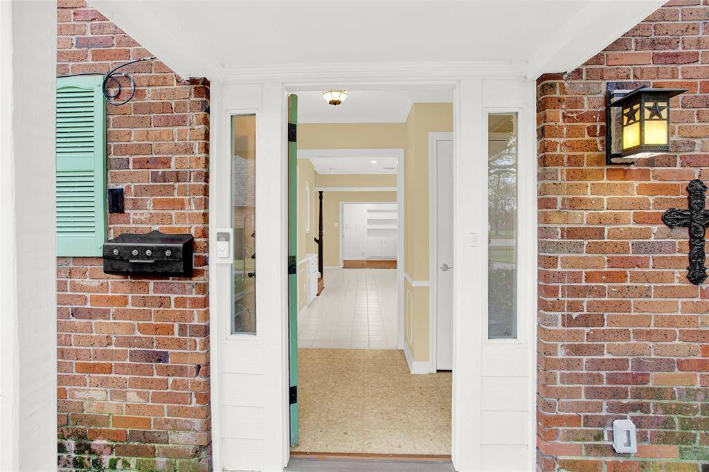 Welcome Home to this gorgeous recently updated and move-in ready townhome.