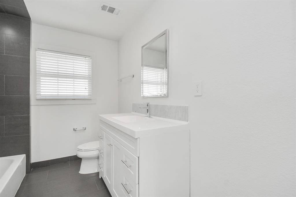 Shared Bathroom is in between the two bedrooms