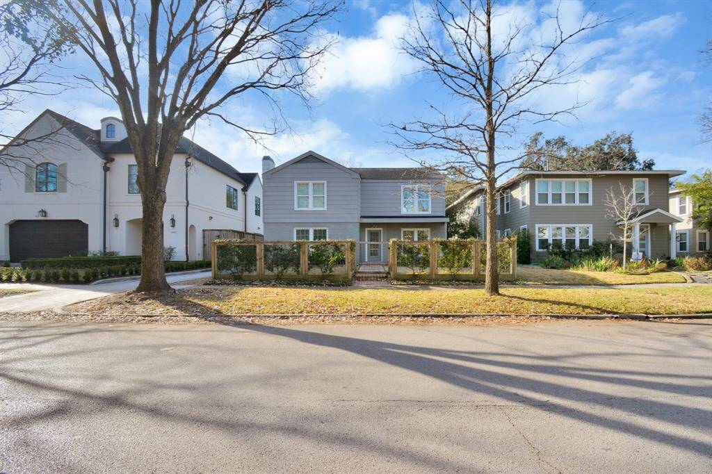 Beautiful neighborhood street, walking distance to Poe Elementary.