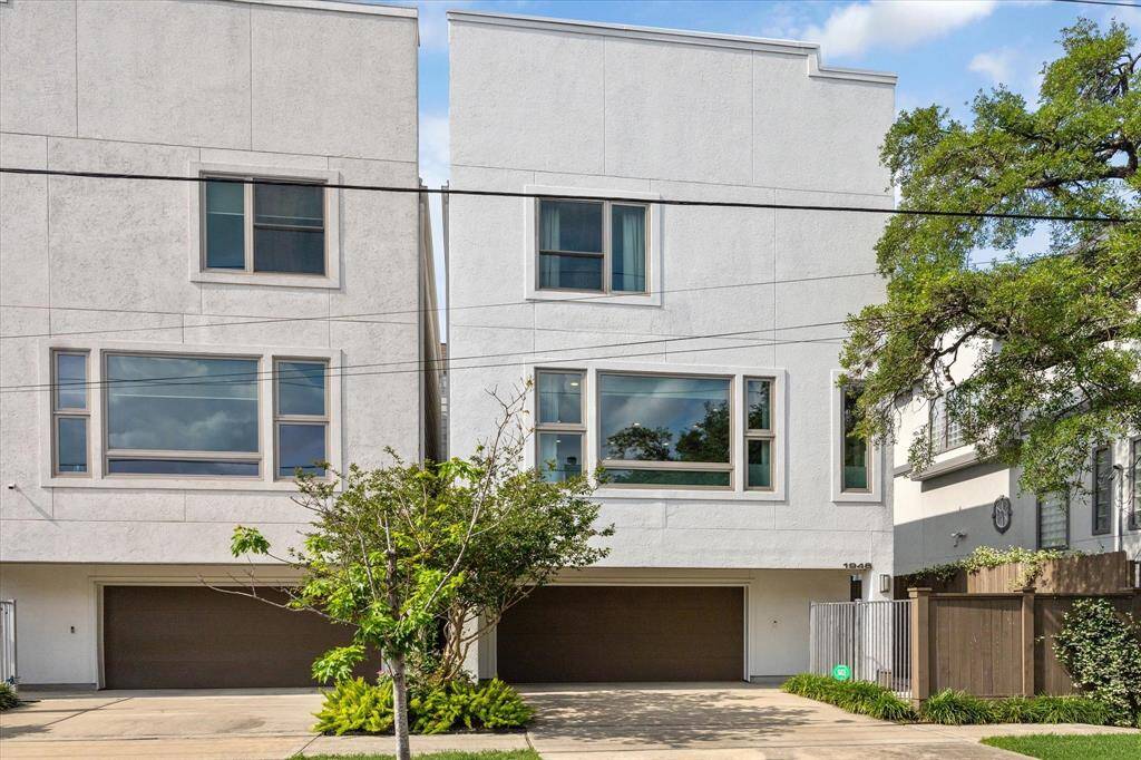 Welcome to 1946 Vermont. Located walking distance to all the wonderful restaurants and shops on Westheimer, West Gray and Shepherd. Private driveway, no shared walls and no HOA fees! Montrose is home to independent boutiques, restaurants, bars, coffee shops, and art galleries, making it one of Houstons' most unique neighborhoods.