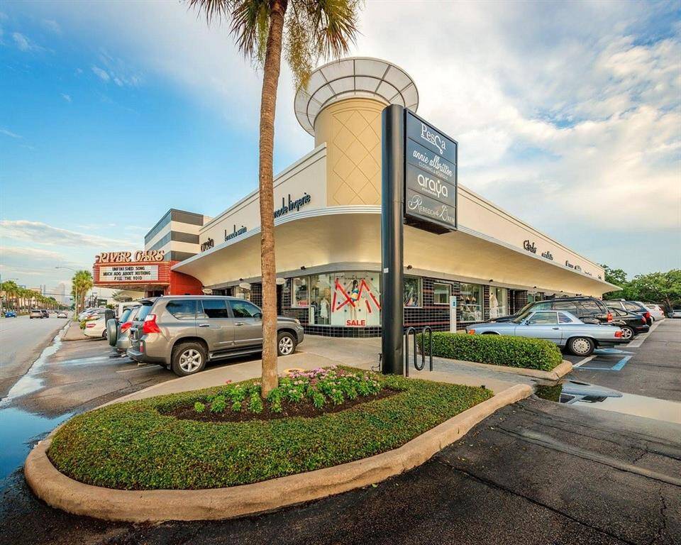 Great walkability score of 91, just blocks from River oaks Shopping Center