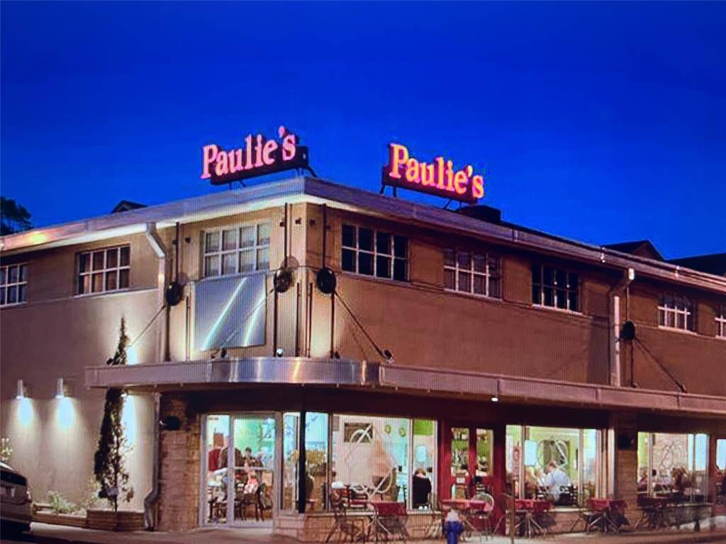 Another wonderful neighborhood restaurant, Paulie's, just blocks away. So many other great restaurants, coffee houses and shopping so close to 1946 Vermont. You can't beat this location if you enjoy walking or even just a short drive to so much that Montrose has to offer.