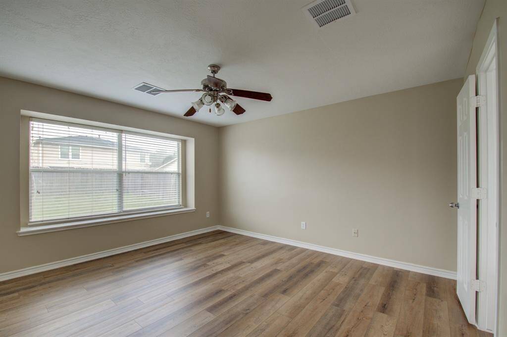 Oversized owner's retreat, perfect for comfort and privacy