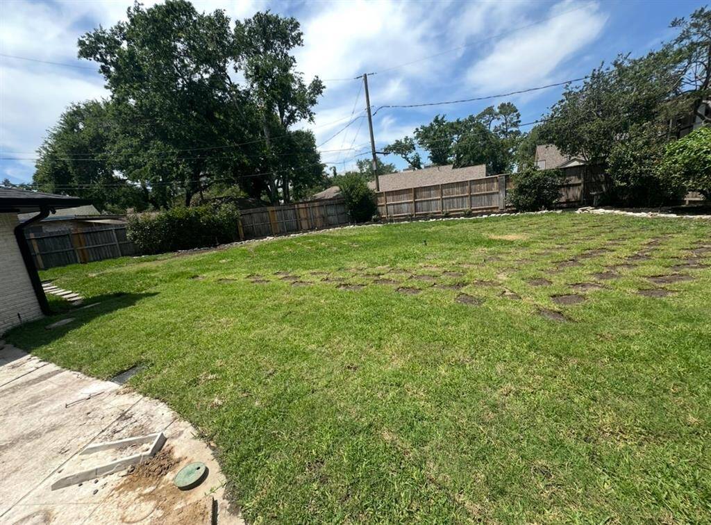 Another view of the huge back yard
