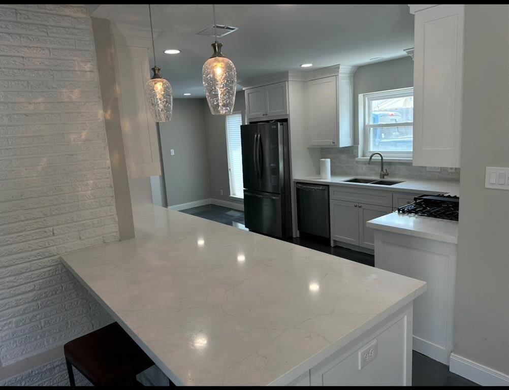 Beautiful Brand New Kitchen and appliances