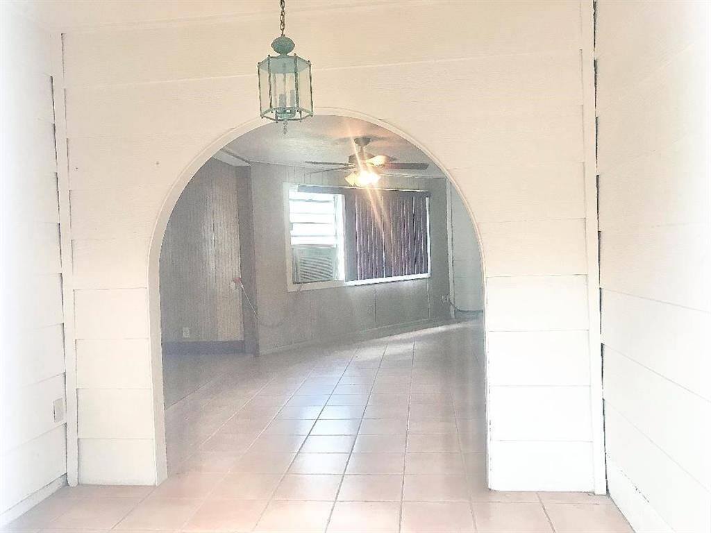 View from the back inside entry into the bonus space