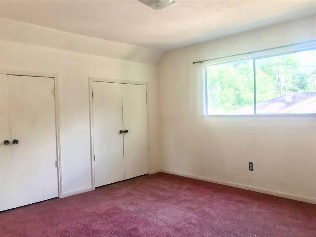 Right corner upstairs bedroom is the mirror of the left - also with a wall of closet space