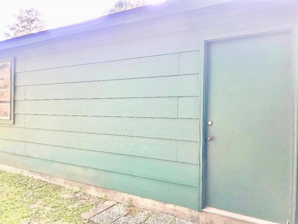 Door to extra storage rm.