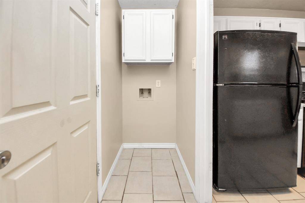 A well-appointed laundry nook that transforms daily chores into a seamless part of the home’s workflow.