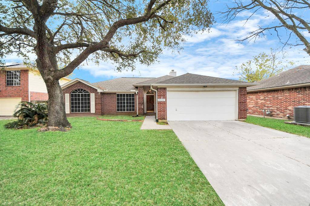 Front yard features a mature tree.