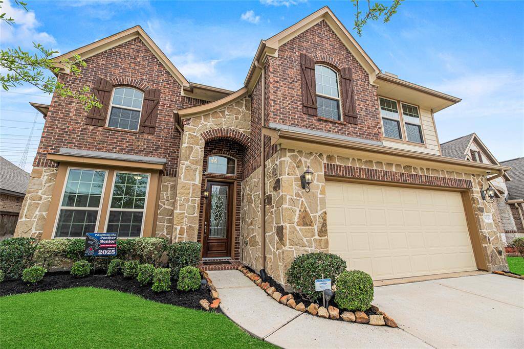 Welcome home to 20535 Kohle Springs Drive of Cypress. You are going to love this floorplan.