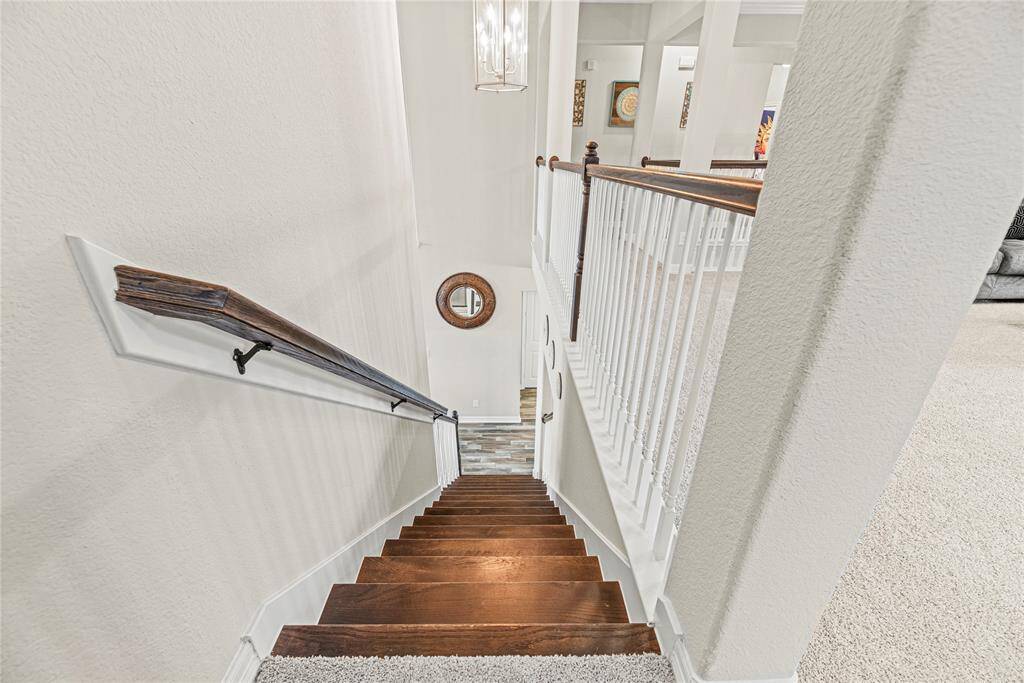 Now let's see the upstairs living space.