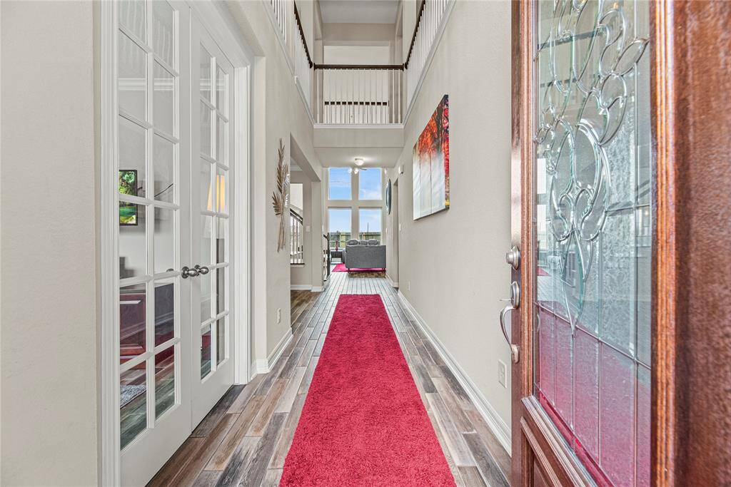 Let's step inside. This entrance is a showstopper!