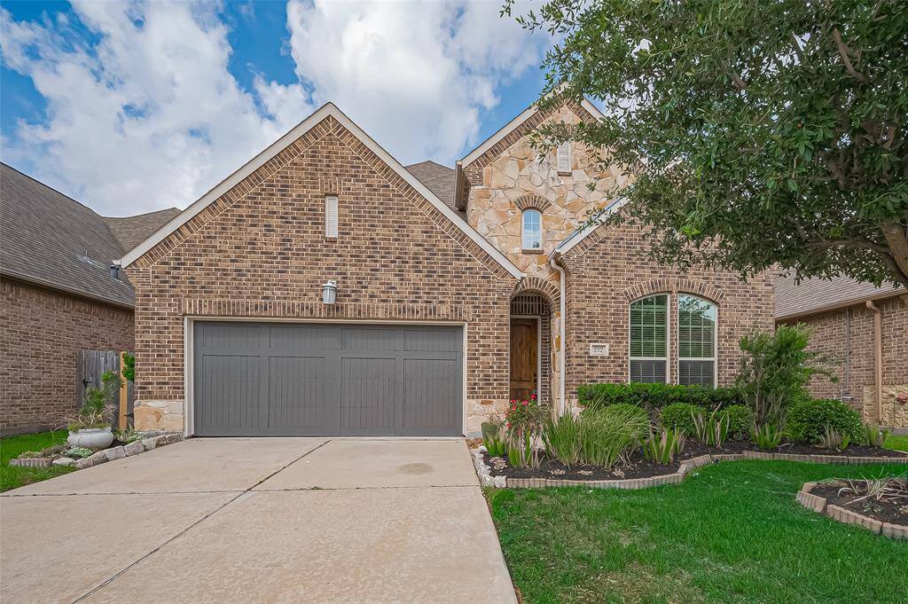 Welcome to 2112 Arrowood Glen