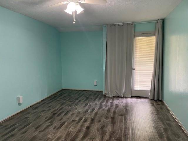 Secondary bedroom with a balcony