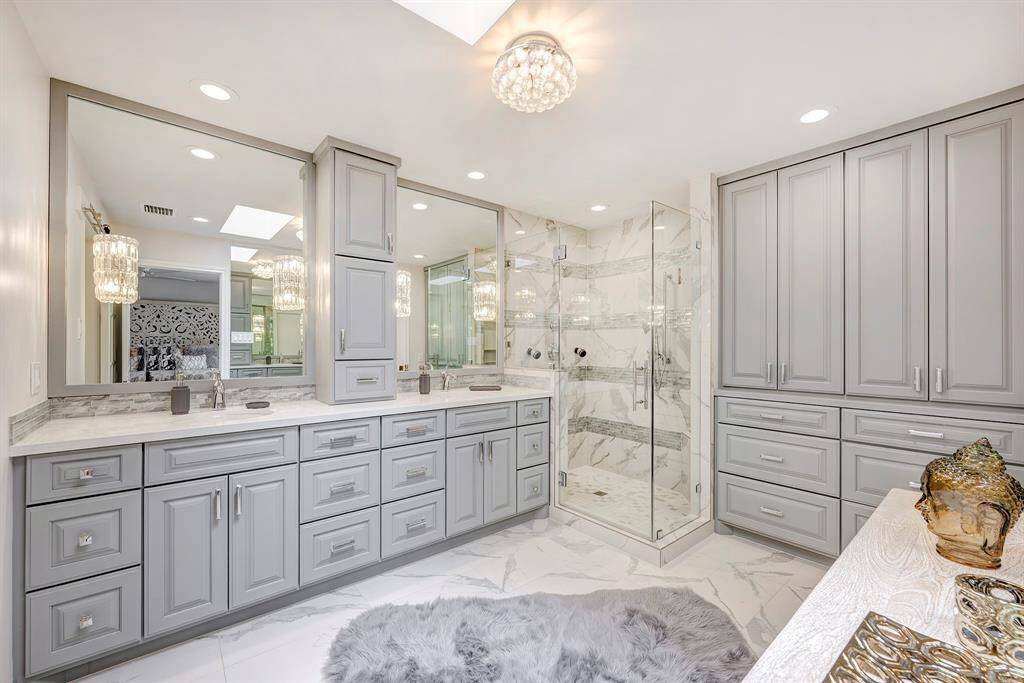 More than enough storage. Frameless glass shower door.