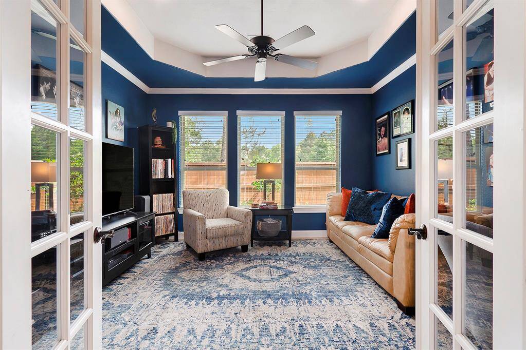 Fabulous Flex Room w/French doors