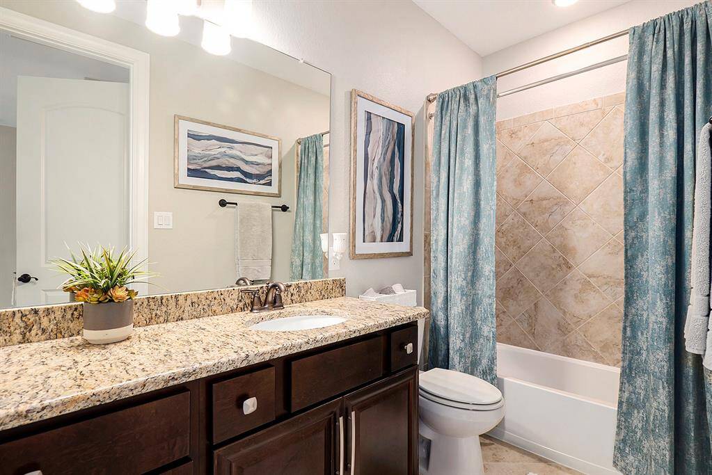 En-suite guest bathroom