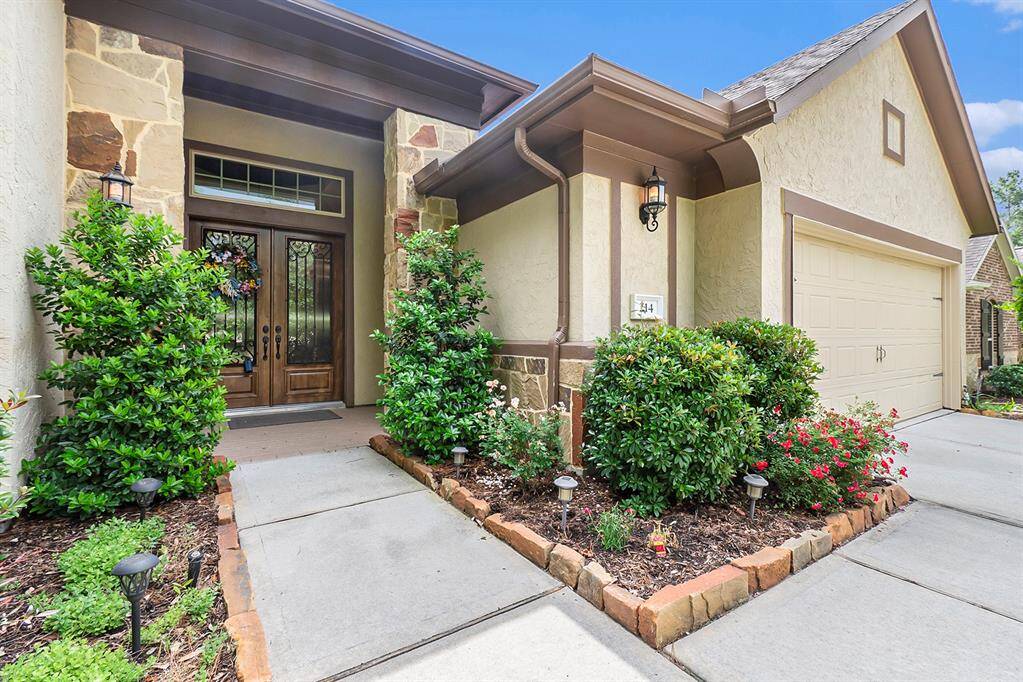 Inviting entry and land scaping.