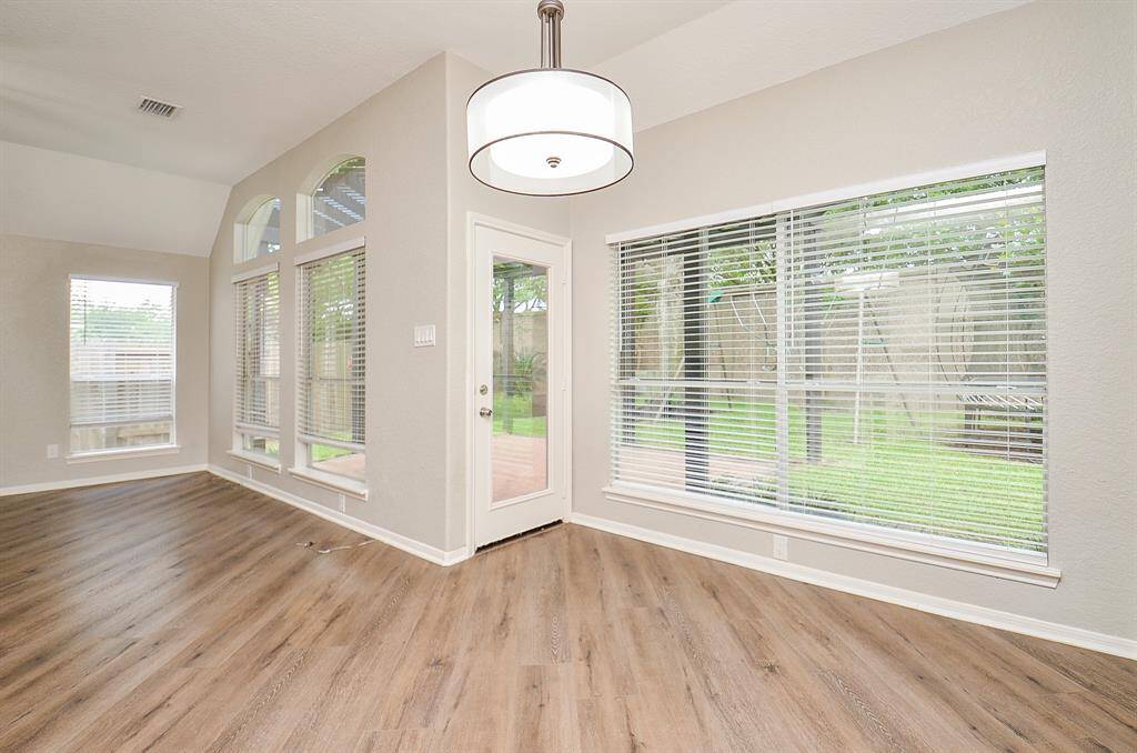 This breakfast/casual dining nook will surely become family central for weeknight meals and catching up time!