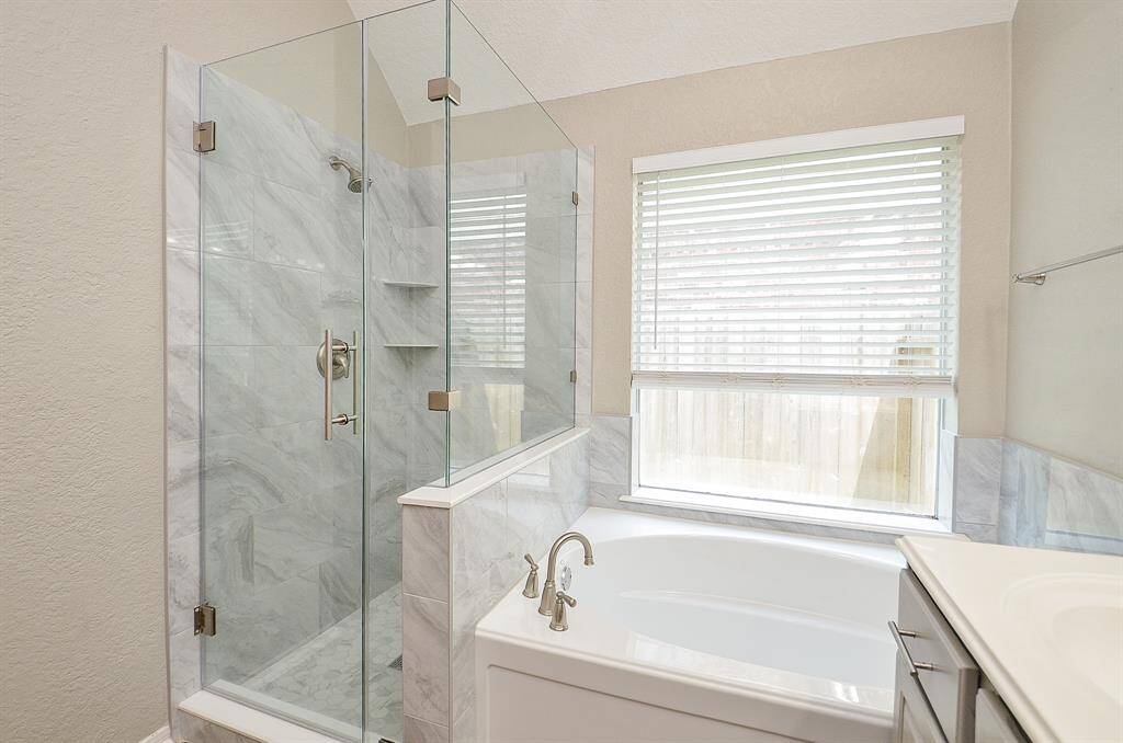 A big window brings bright personal refreshment!