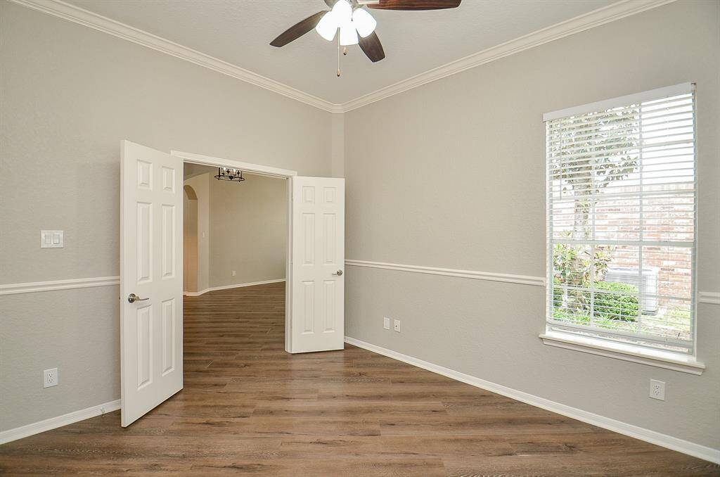 Classic solid french doors open onto this sublime space, off the front entry; perfect as a home office/study or, if desired or needed, as an additional bedroom. As a 'flex' room, the space hold endless possibilities.