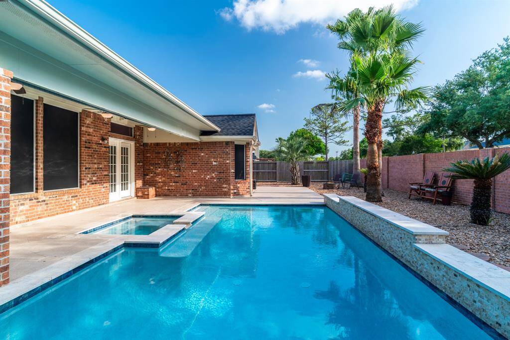Resort-style Pool and Spa