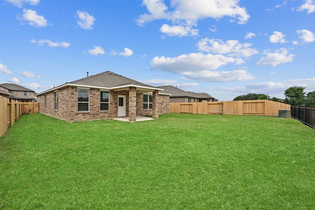 Beautiful Backyard offers an abundance of yard space and a Fantastic Lakefront View!