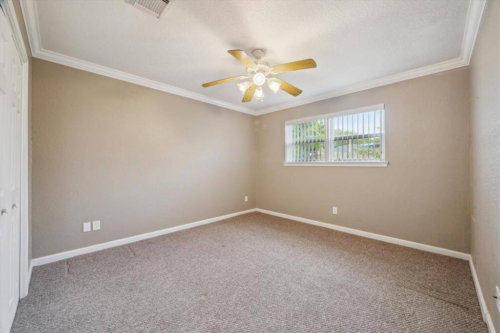 3RD BEDROOM OFFER CROWN MOLDING, CARPET AND A CEILING FAN