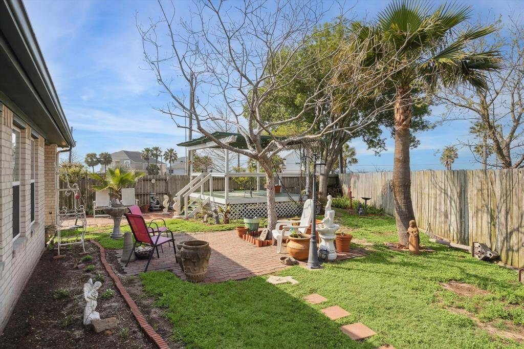 LARGE BACKYARD WITH PLENTY OF ROOM FOR LANDSCAPING