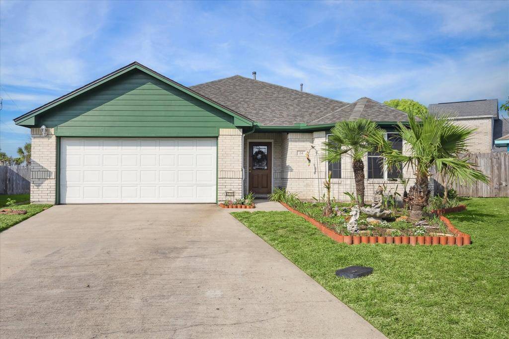 FRONT OF THE HOME SITS IN A QUIET END OF THE STREET IN A CUL-DE-SAC