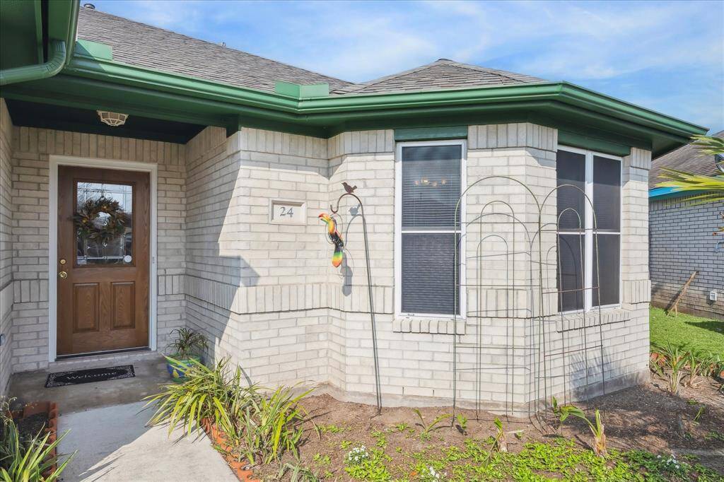 NEW ROOF ! 2025- ALL BRICK HOME- BEAUTIFUL FRONT DOOR W/ LEADED GLASS