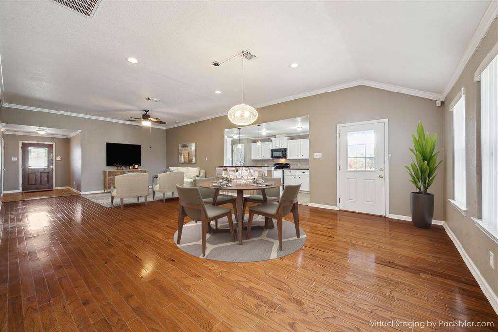 VIRTUALLY STAGED DINING