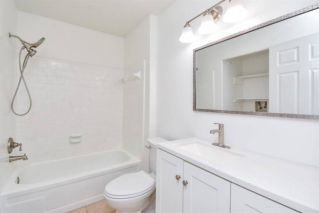 Hall bath 2